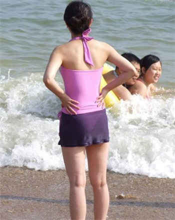 吉娜扣子崩开