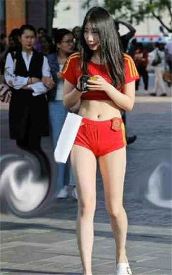 美女胱了全部衣服图片