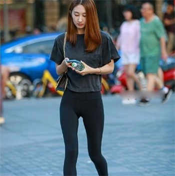 老婆和汽车业务员小志