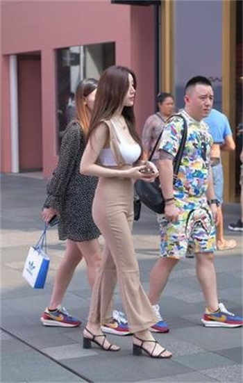 给男友戴帽子1-5少霞