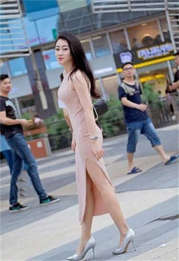 王爷打王妃细杖春儿