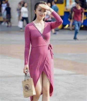 强吻 摸下面视频
