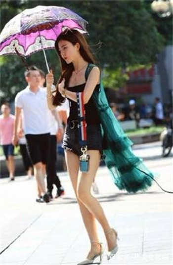 凌波丽女神的微笑梗