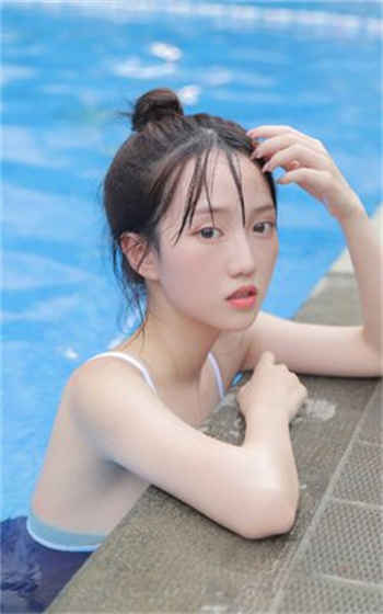 课外辅导的女学生木鱼