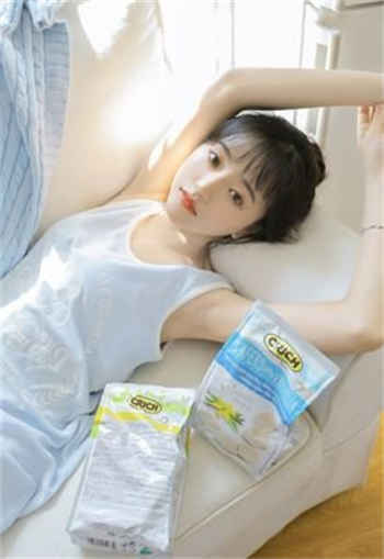 女友捞金鱼