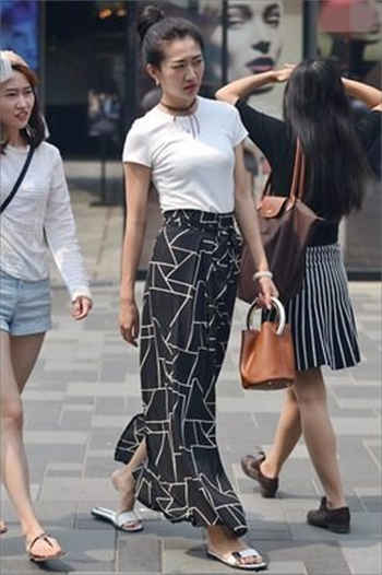 女友萱颖打台球