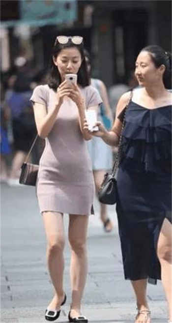 折龙龙制片人