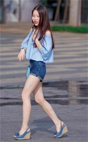 女坚持到憋不住尿裤子
