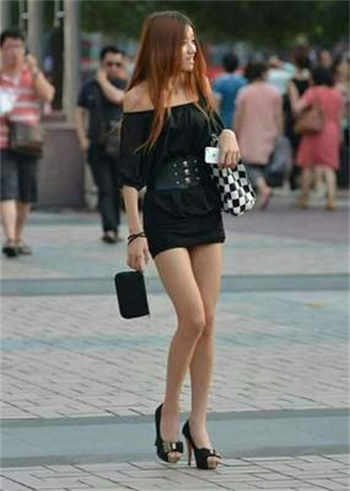 学校男女共用厕所无隔断