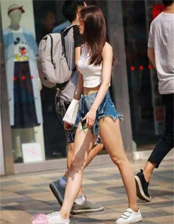 秋月爱莉跟几个人做了