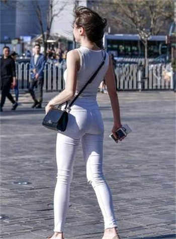 房产女销售冲业绩