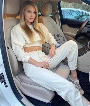 美女翘屁图片